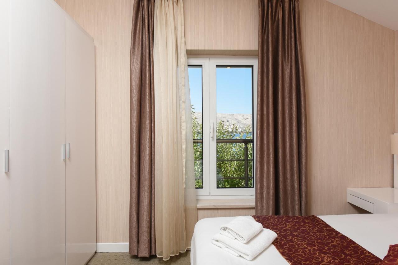 Family Hotel Zane Паг Екстер'єр фото