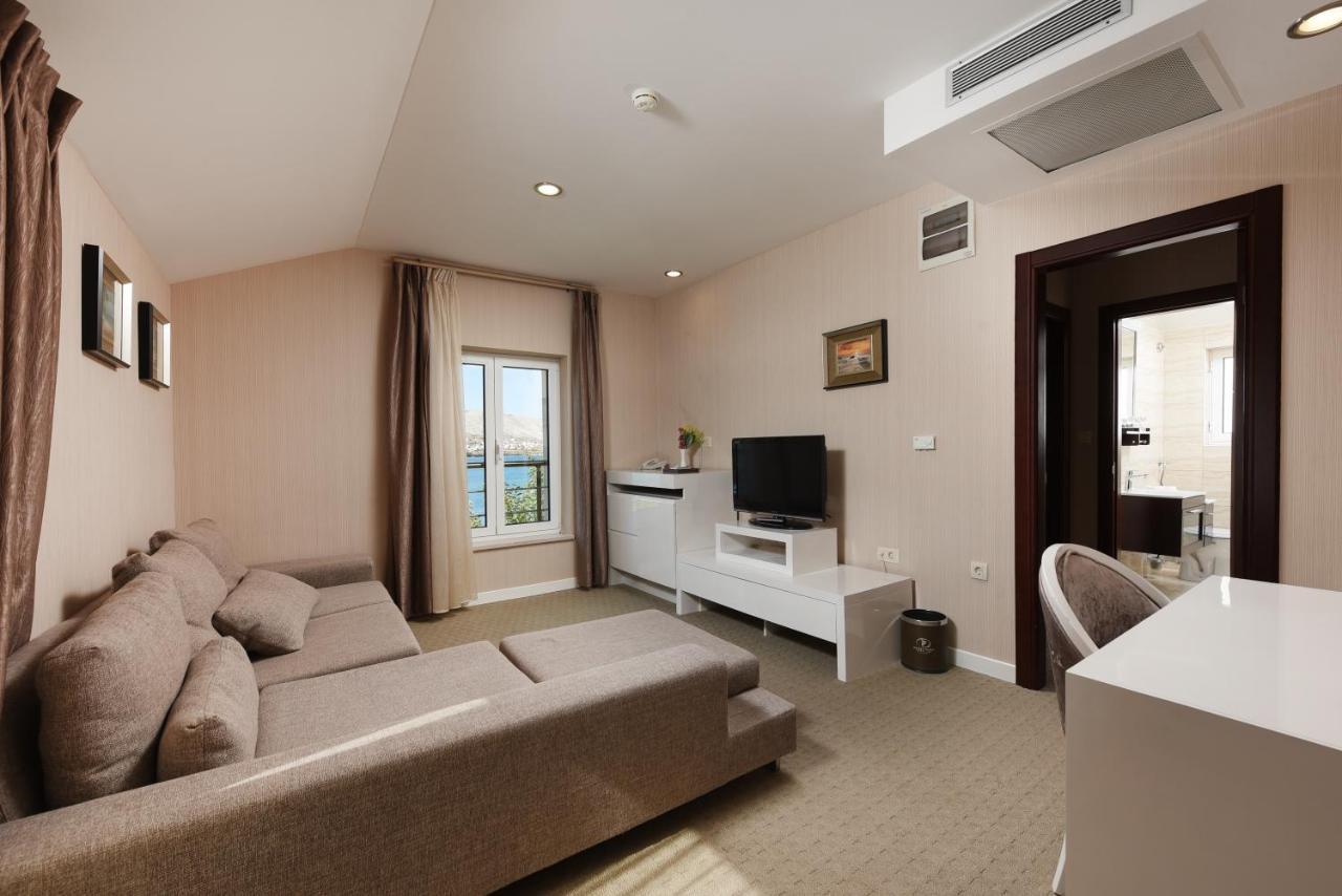 Family Hotel Zane Паг Екстер'єр фото