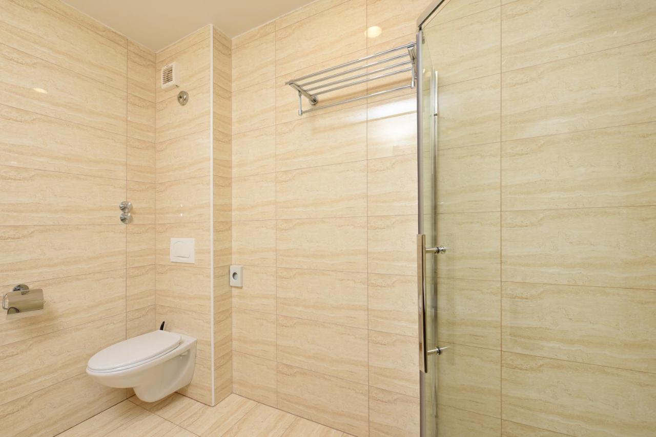 Family Hotel Zane Паг Екстер'єр фото