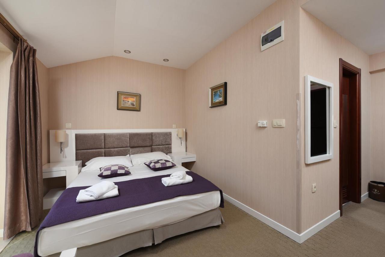 Family Hotel Zane Паг Екстер'єр фото
