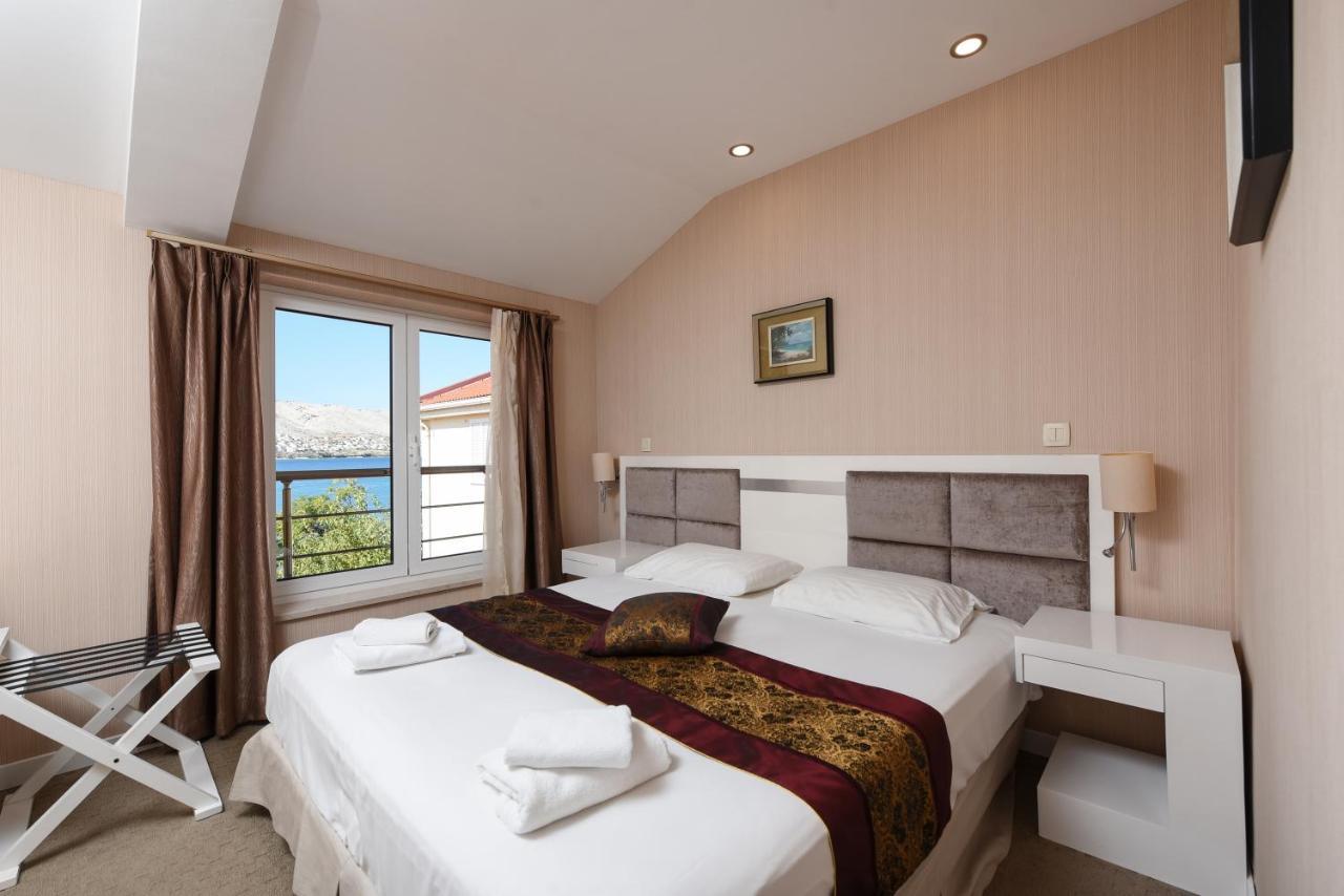Family Hotel Zane Паг Екстер'єр фото