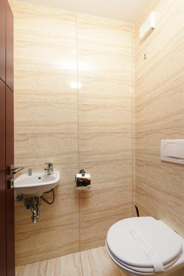 Family Hotel Zane Паг Екстер'єр фото