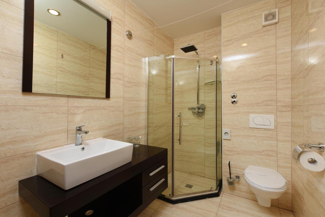 Family Hotel Zane Паг Екстер'єр фото