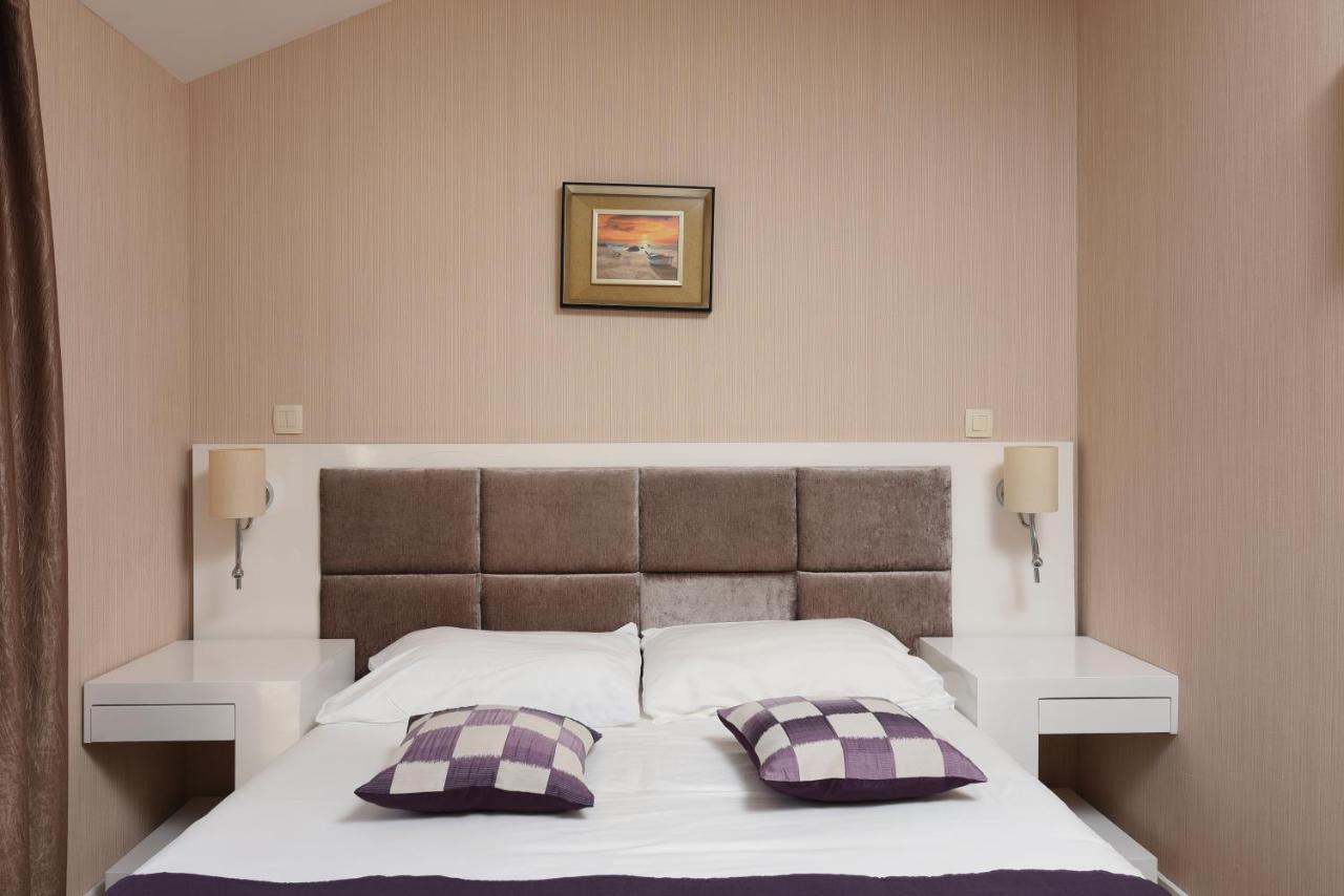 Family Hotel Zane Паг Екстер'єр фото