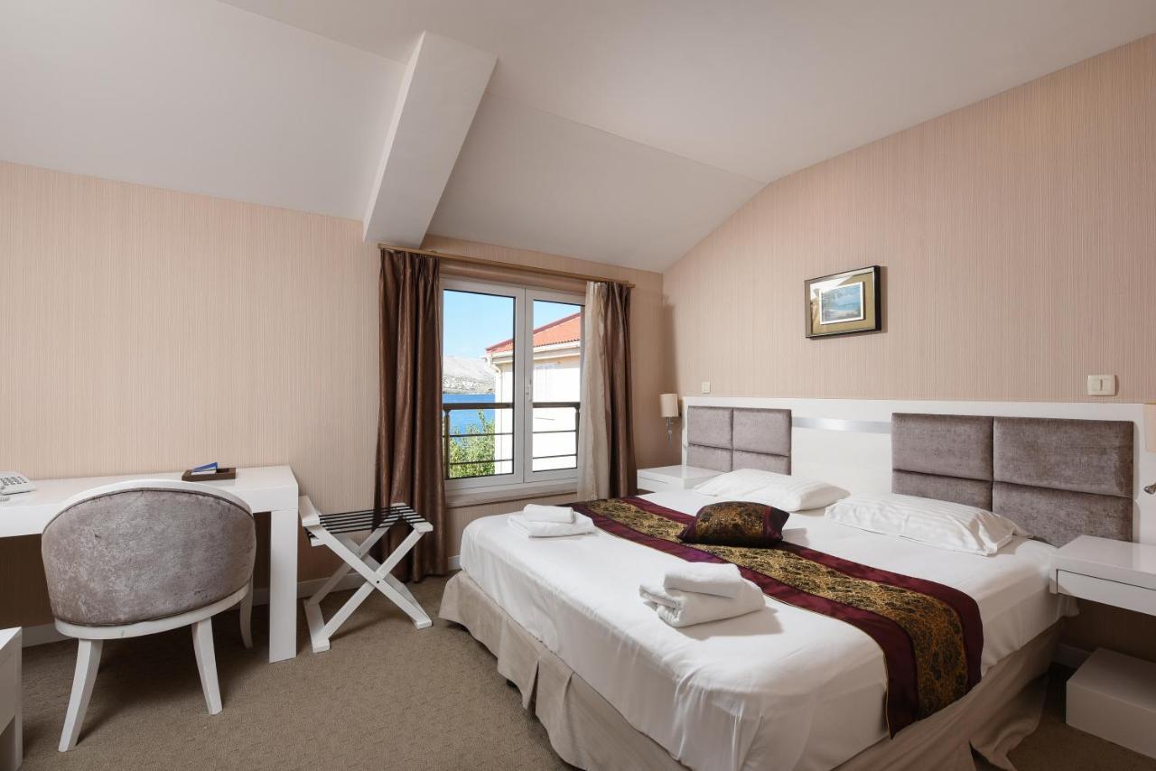 Family Hotel Zane Паг Екстер'єр фото