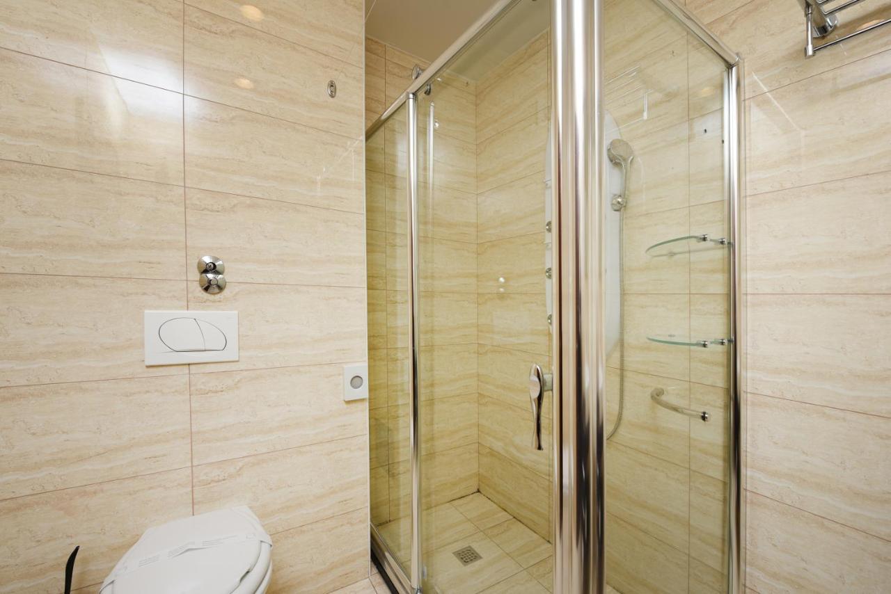 Family Hotel Zane Паг Екстер'єр фото